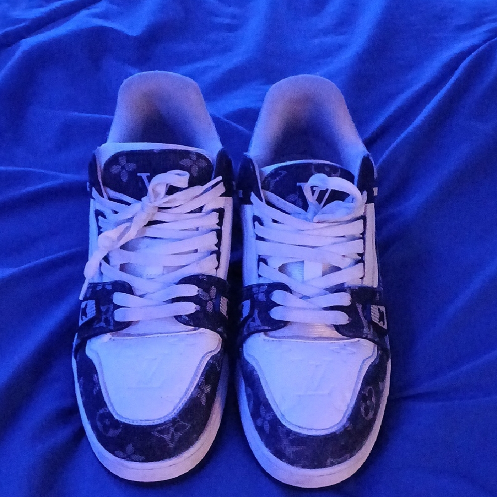 Louis Vuitton Black and White Monogram Sneakers - Picture 2 of 4